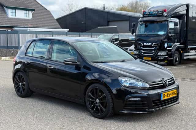 Volkswagen Golf (2009) thumbnail 4
