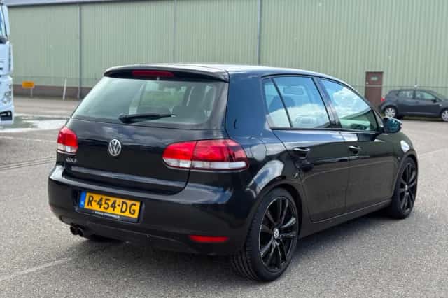 Volkswagen Golf (2009) thumbnail 5