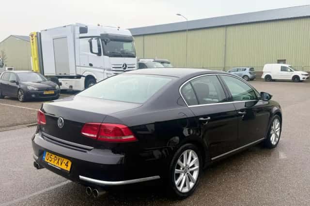 Volkswagen Passat (2011) thumbnail 4