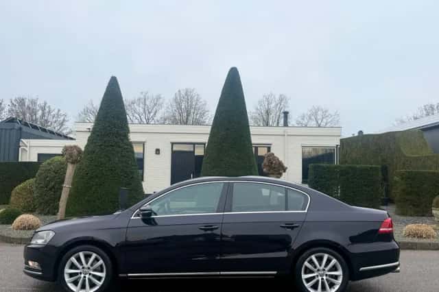 Volkswagen Passat (2011) thumbnail 6