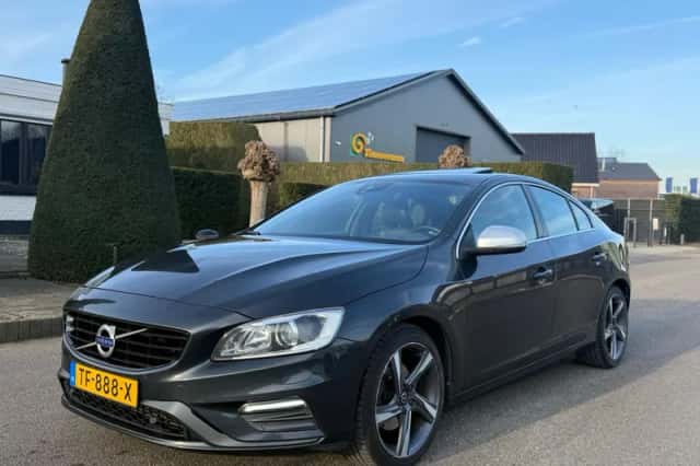 Volvo S60 (2015) thumbnail 1