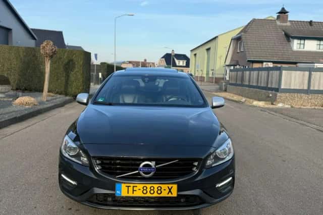 Volvo S60 (2015) thumbnail 2