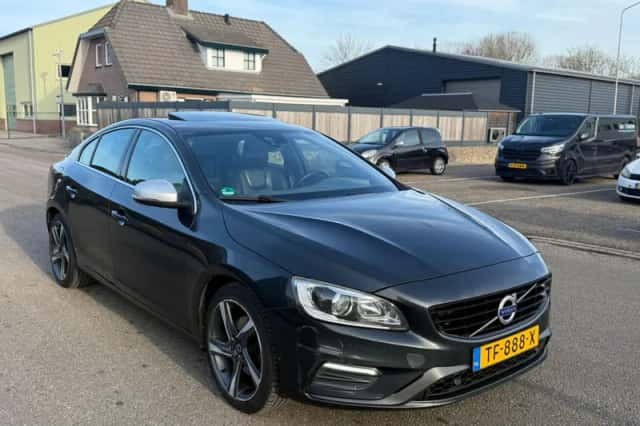Volvo S60 (2015) thumbnail 3