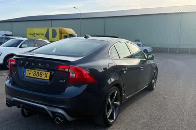 Volvo S60 (2015) thumbnail 4