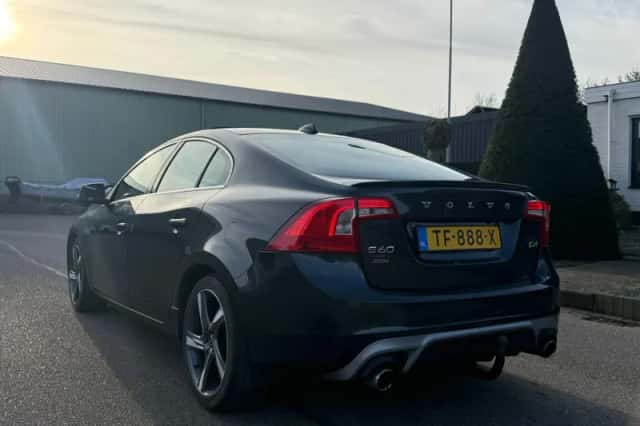 Volvo S60 (2015) thumbnail 5