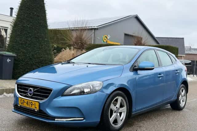 Volvo V40 (2015) thumbnail 1
