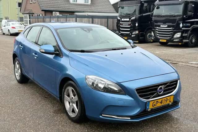 Volvo V40 (2015) thumbnail 3