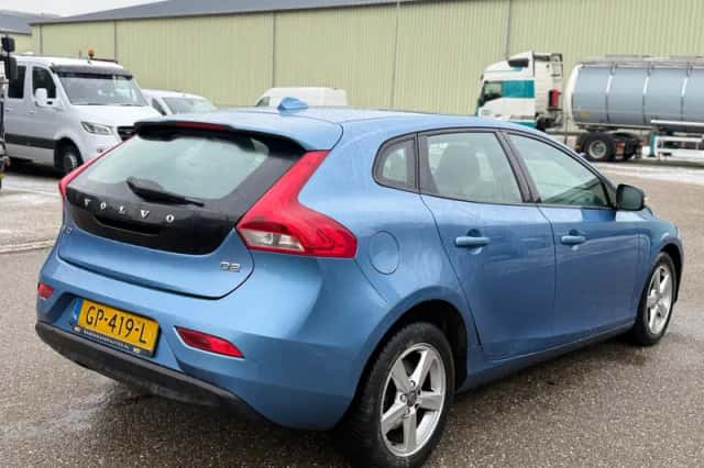 Volvo V40 (2015) thumbnail 5
