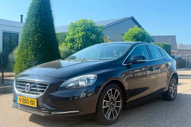 Volvo V40 (2014) thumbnail 1