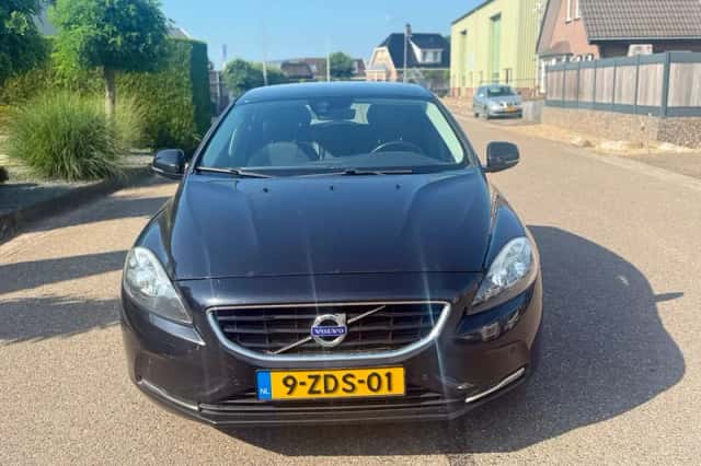 Volvo V40 (2014) thumbnail 2