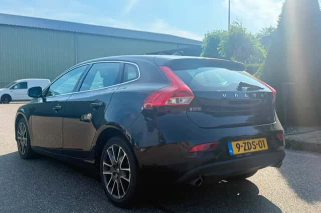 Volvo V40 (2014) thumbnail 4