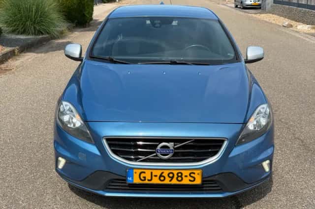 Volvo V40 (2015) thumbnail 2