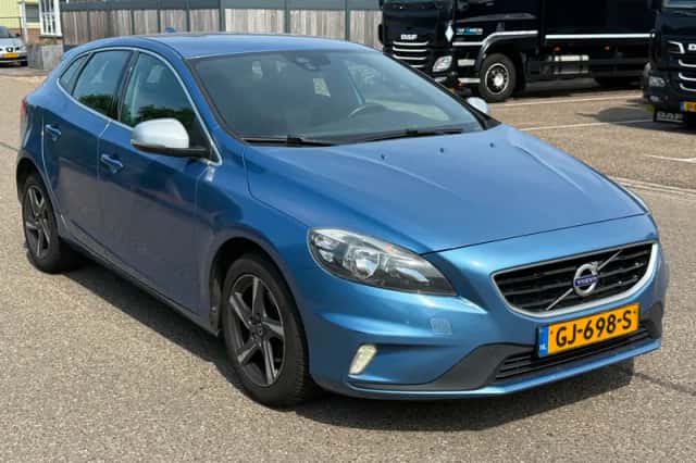 Volvo V40 (2015) thumbnail 3