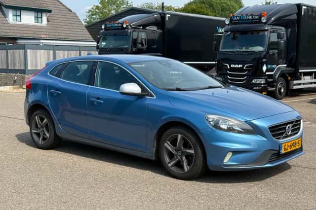 Volvo V40 (2015) thumbnail 4
