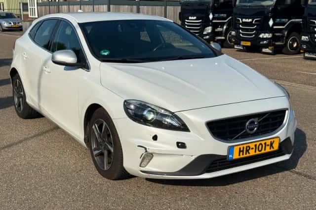 Volvo V40 (2015) thumbnail 3