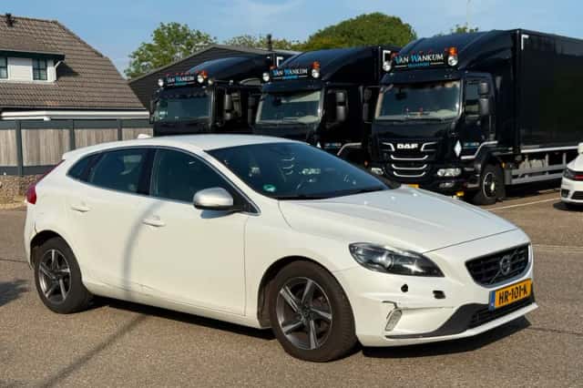 Volvo V40 (2015) thumbnail 4