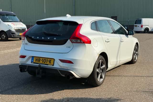 Volvo V40 (2015) thumbnail 5