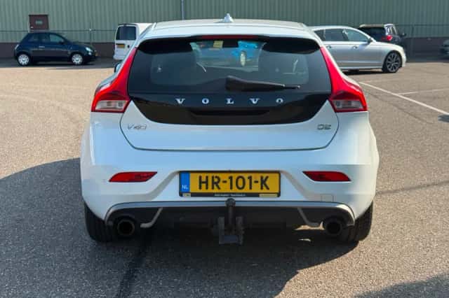 Volvo V40 (2015) thumbnail 6