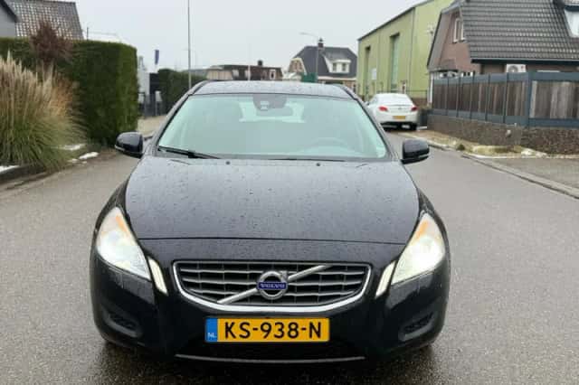 Volvo V60 (2012) thumbnail 2