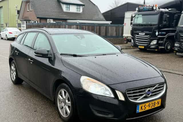 Volvo V60 (2012) thumbnail 3