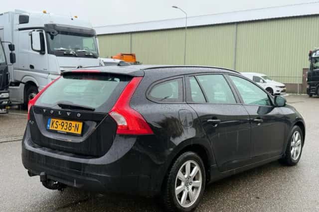 Volvo V60 (2012) thumbnail 5