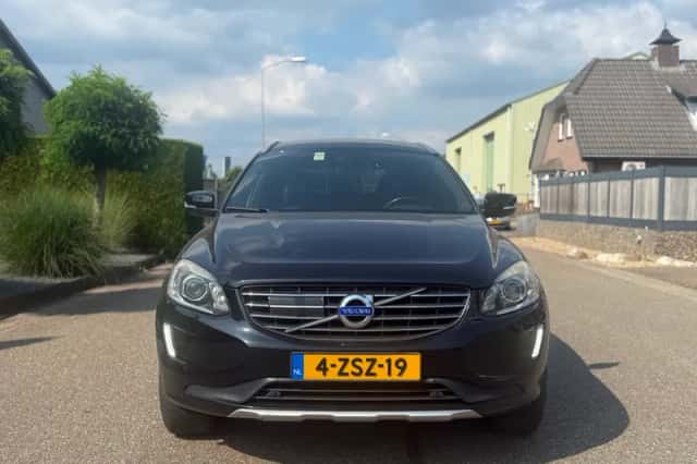 Volvo XC60 (2014) thumbnail 2