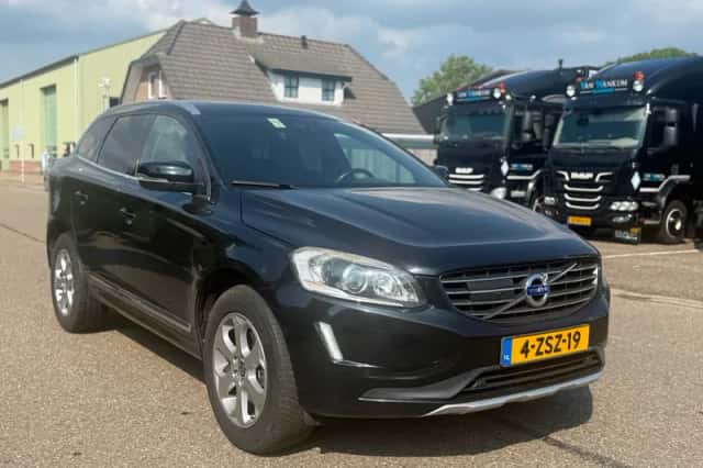 Volvo XC60 (2014) thumbnail 3