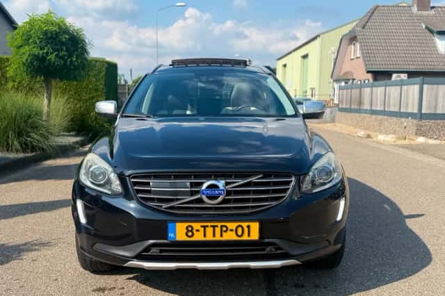 Volvo XC60 (2014) thumbnail 2