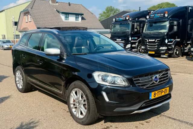Volvo XC60 (2014) thumbnail 3