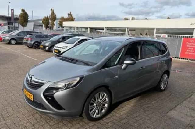Opel Zafira (2013) thumbnail 4