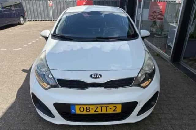 Kia Rio (2013) thumbnail 3