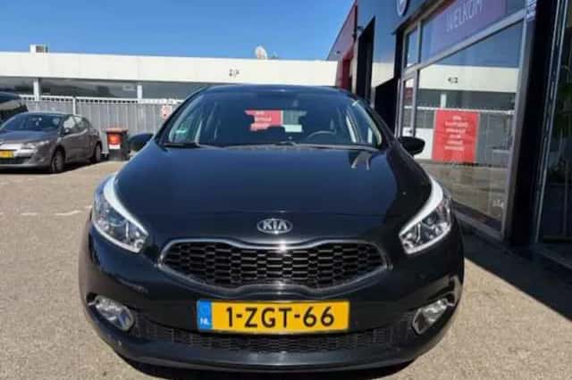 Kia Cee'd (2015) thumbnail 3