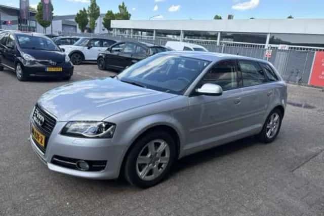 Audi A3 (2013) thumbnail 4