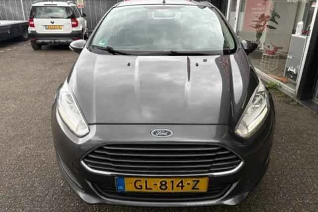 Ford Fiesta (2015) thumbnail 3