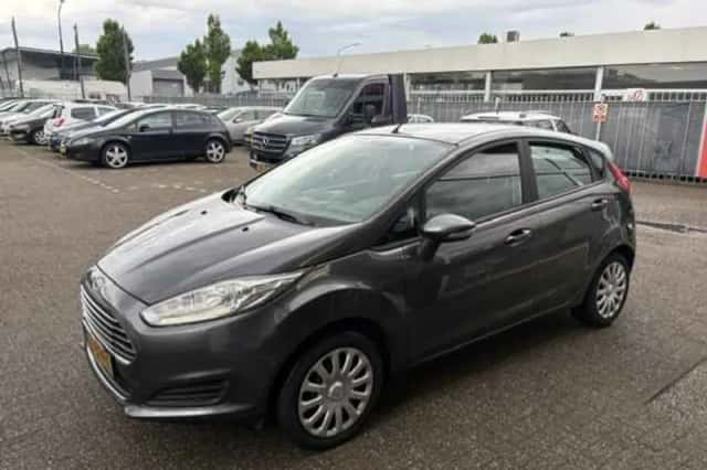 Ford Fiesta (2015) thumbnail 4