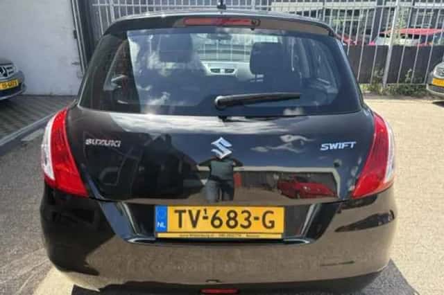 Suzuki Swift (2016) thumbnail 4