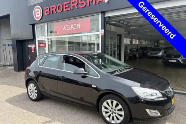 Opel Astra (2011) thumbnail 1