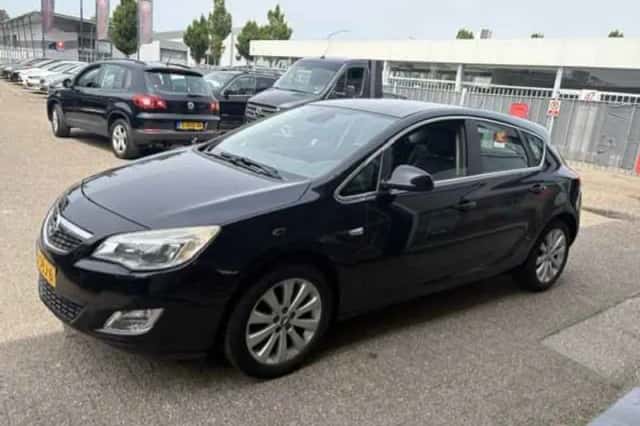 Opel Astra (2011) thumbnail 4