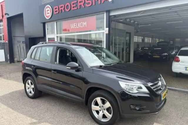 Volkswagen Tiguan (2011) thumbnail 2