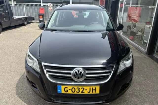 Volkswagen Tiguan (2011) thumbnail 3