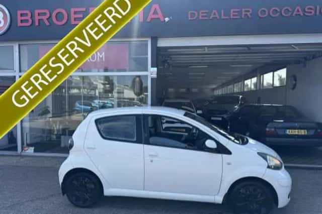Toyota Aygo (2010) thumbnail 1