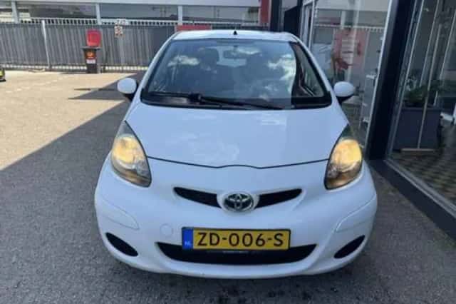 Toyota Aygo (2010) thumbnail 2