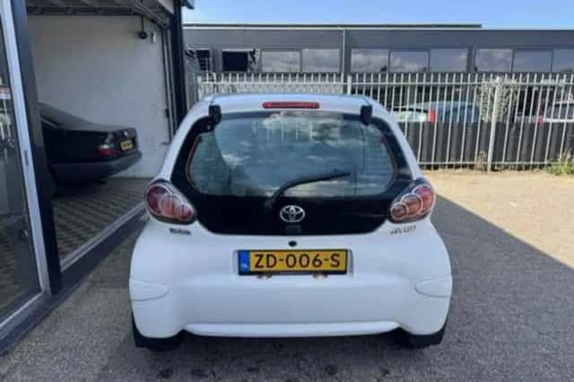 Toyota Aygo (2010) thumbnail 4