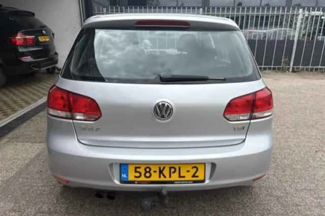 Volkswagen Golf (2010) thumbnail 4