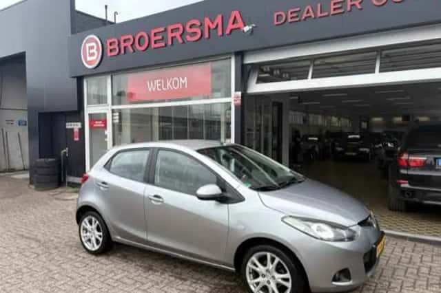 Mazda 2 (2009) thumbnail 2