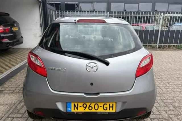 Mazda 2 (2009) thumbnail 3
