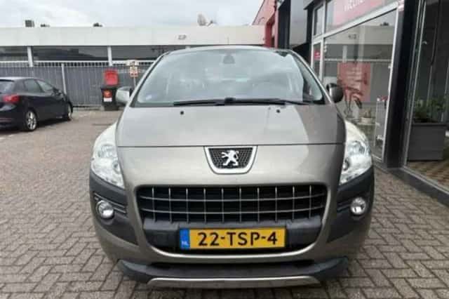 Peugeot 3008 (2012) thumbnail 3