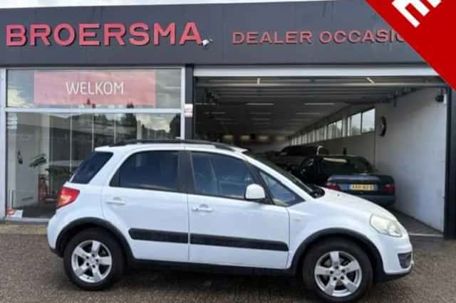 Suzuki SX4 (2011) thumbnail 1