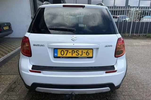 Suzuki SX4 (2011) thumbnail 5