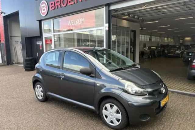Toyota Aygo (2010) thumbnail 2